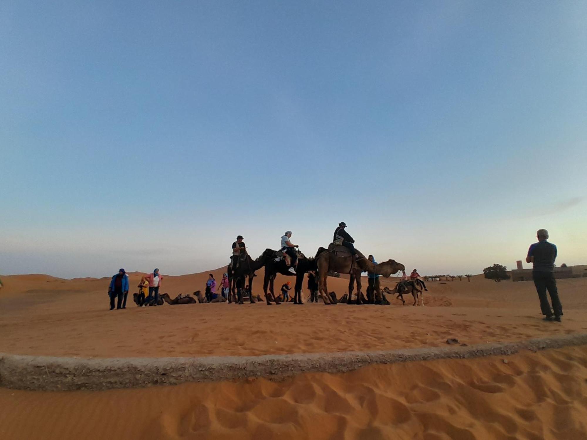 מרזאוגה Camel Trekking Desert Camp מראה חיצוני תמונה
